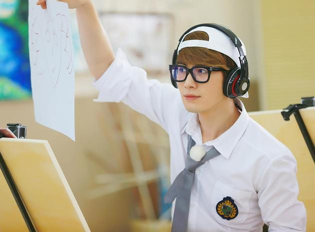 挑盟双姝热拥吴亦凡 李晨薛之谦花式堆瓶-大陆