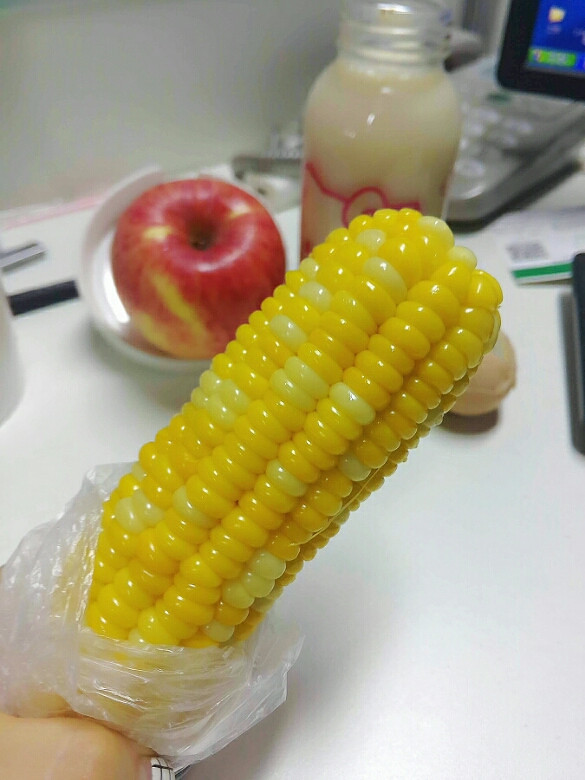 同事给的玉米,自家种的,真的非常的香甜啊!_365天减脂早餐__长春19楼