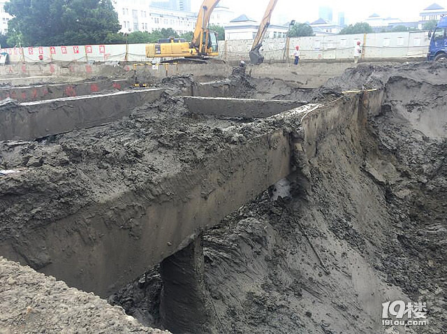 杭州地铁4号线在建工地发生基坑土体突涌3人失踪
