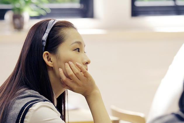 李沁《致青春2》演校花上演制服杀