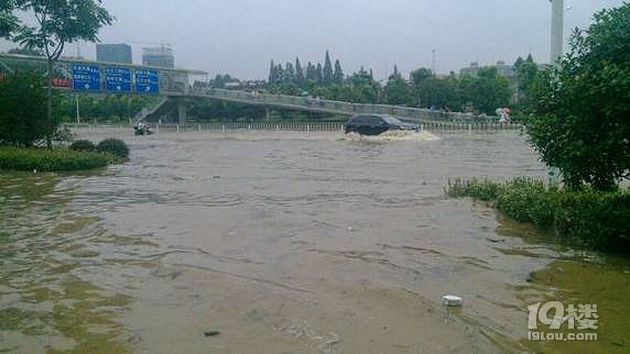 下雨開車注意事項(xiàng),需要的請(qǐng)點(diǎn)