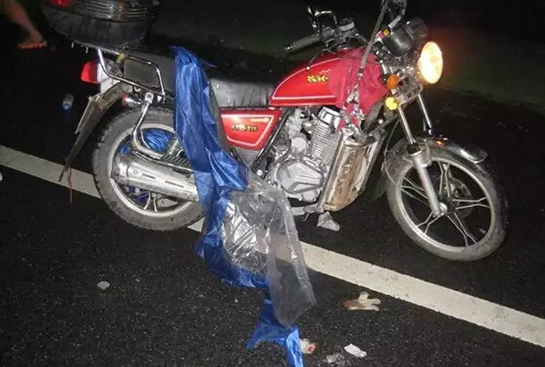 299摩托车失控事件图片