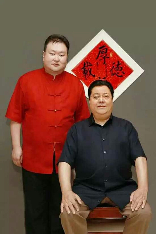 李金斗收关门弟子 网友:师徒撞脸!