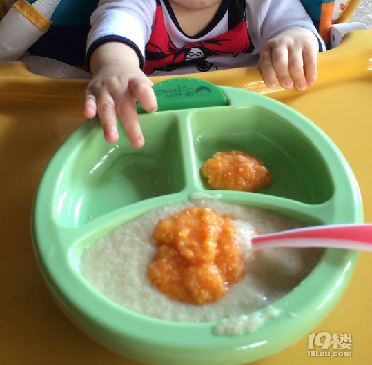 来看看,一岁内不同月龄宝宝的辅食添加小技巧