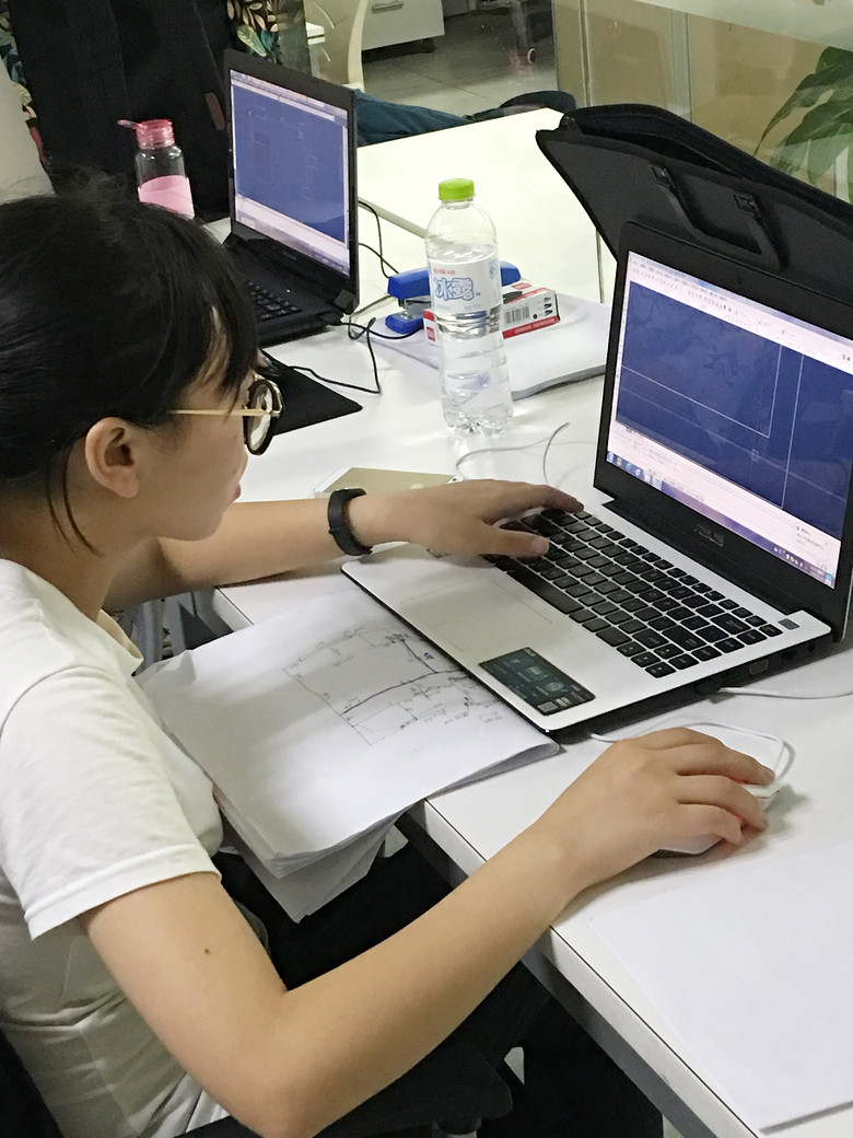 ������������˲ţ��в�װ�εڰ���ʵϰ��ת������¡�ؾ���