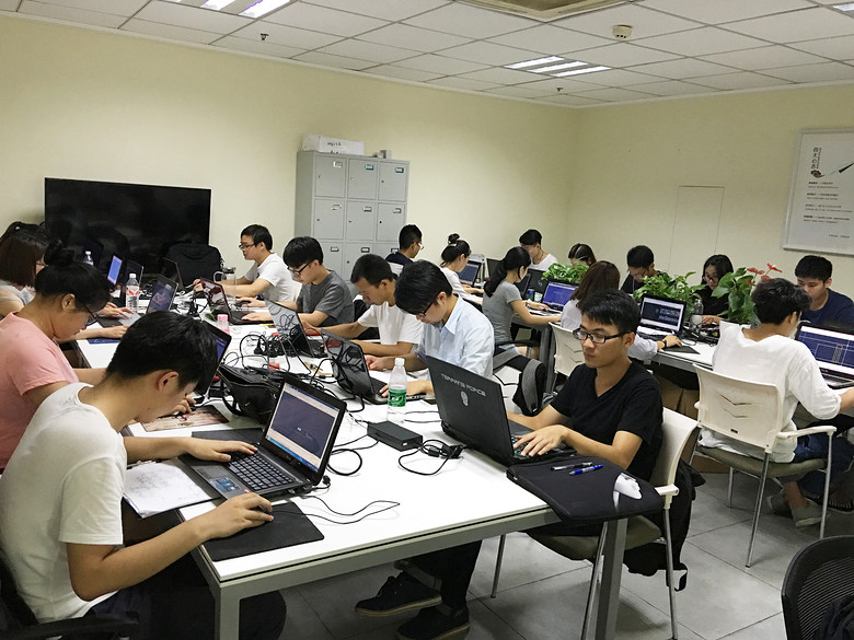 ������������˲ţ��в�װ�εڰ���ʵϰ��ת������¡�ؾ���