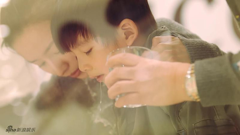 组图:顶顶生病董洁自责不已 收礼物感动落泪