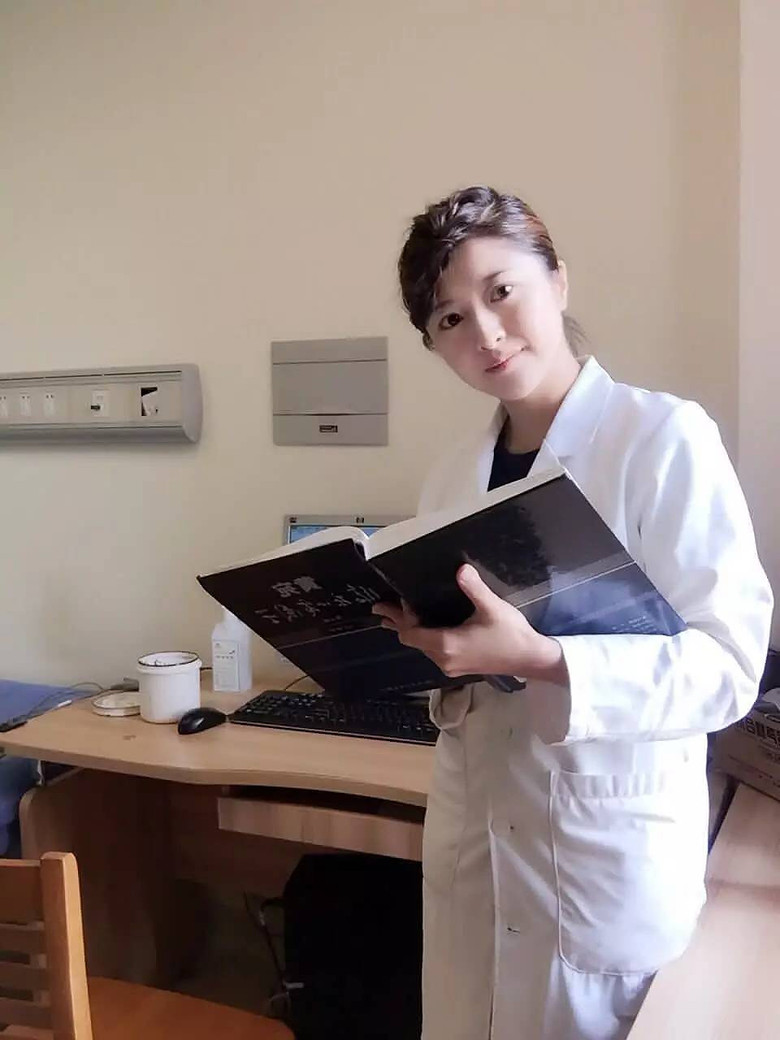 杭州有位颜值逆天的女医生!身材火辣,穿着旗袍上班,全国医生都