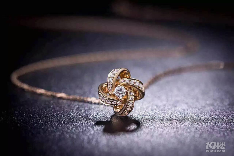 伟德国际钻石项链价格