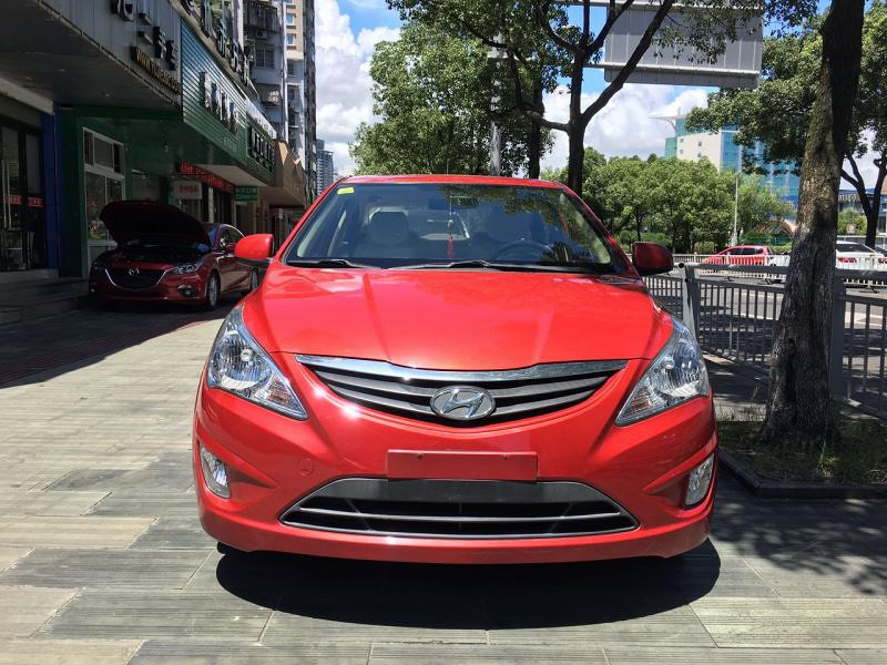 现代瑞纳 红色￥5.