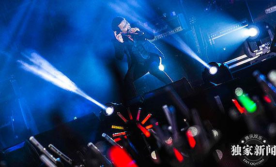 一个大写的直男闯入二次元界的春晚,结果…-八