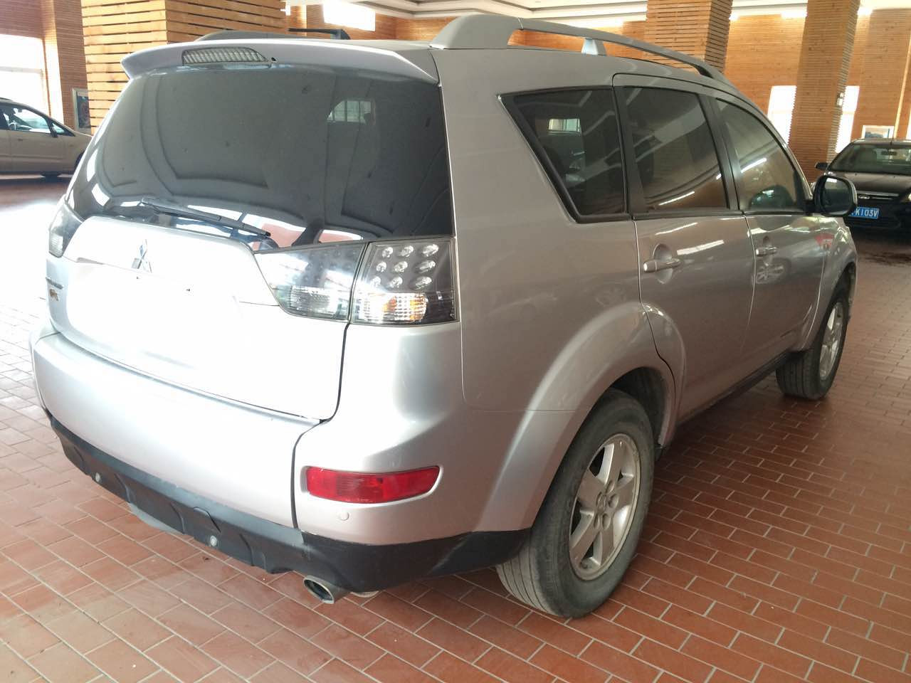 09年三菱欧蓝德