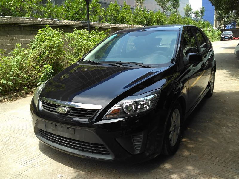 急甩 福特福克斯两厢(天窗) 黑色 包过户 包提档 4.6万