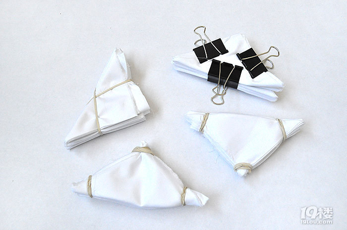 处理闲置衣物新点子——扎染后的白t居然这么好看!