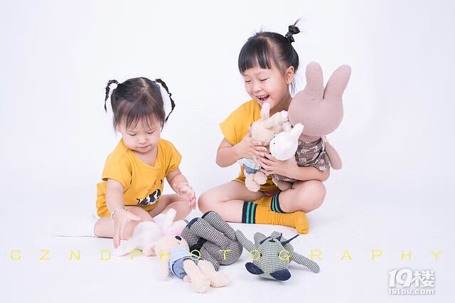 童年的陪伴就是这样,有哭有闹,但是不离不