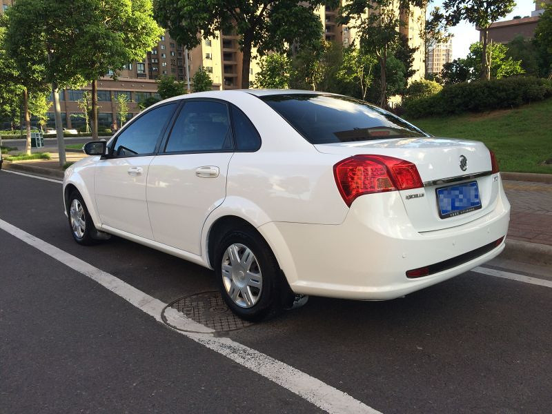 别克凯越自动挡 白色 个人车 喜欢别错过 可按揭 5.1w