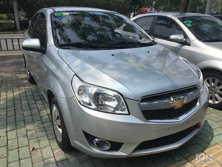 雪佛兰乐风1.4手动舒适版 银色￥3.18实车现拍支持按揭