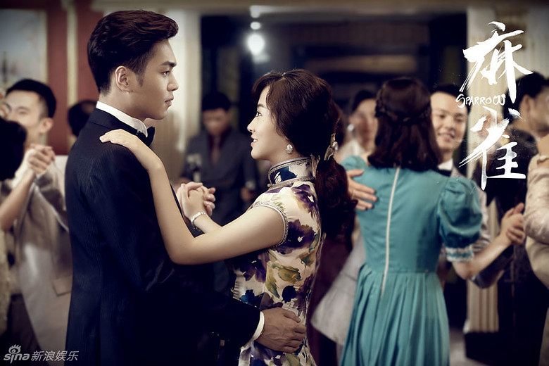 组图:《麻雀》爱情剧照 李易峰周冬雨深情相拥