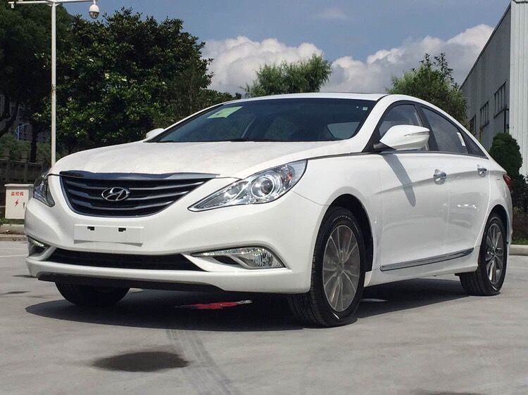 现代索纳塔八2.0索八自动经典 白色