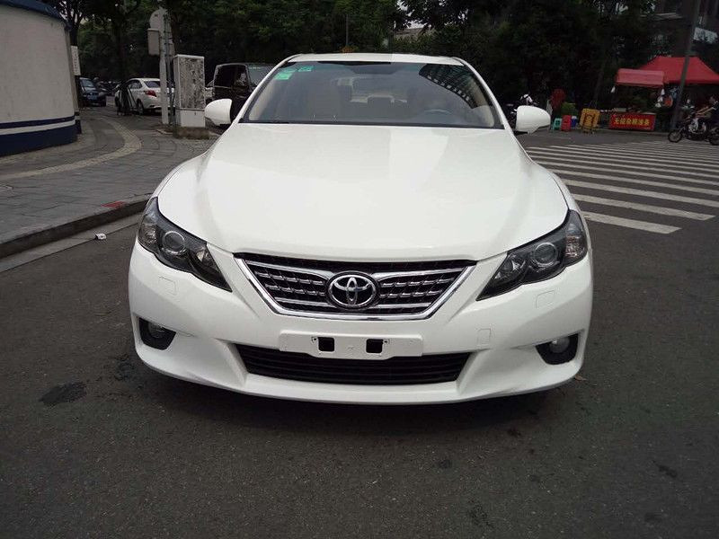 丰田锐志新款 白色