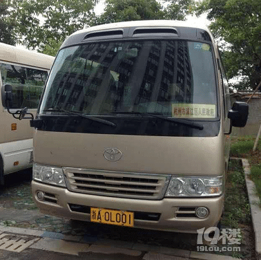 商务型豪华中巴车自驾租赁需要哪些手续,押金