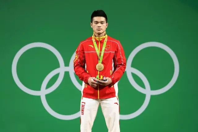 石智勇在金牌领奖台上