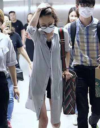 郑爽衬衫裙微微透视 郑爽现场机场 郑爽 郑爽背影 郑爽