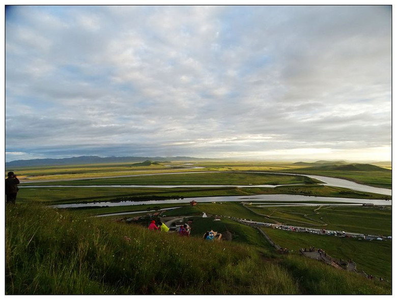 黄河第一湾--夕阳在一抹乌云中