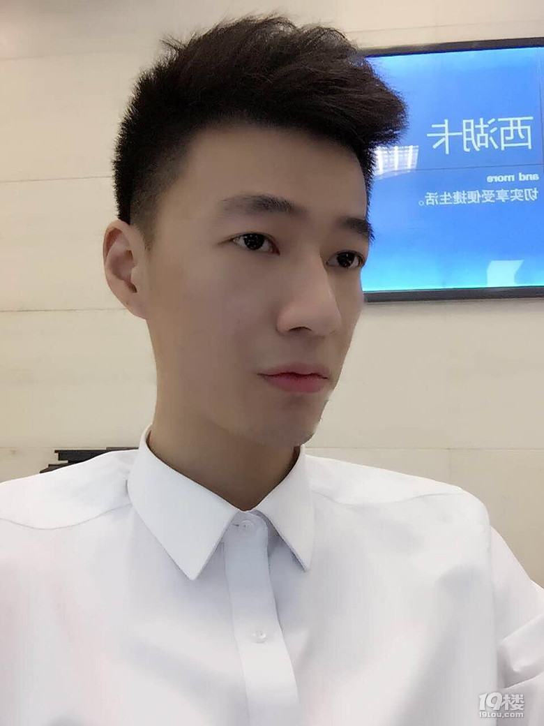 【單身專訪】穿白襯衫的小鮮肉好帥呀!超版要犯花癡啦