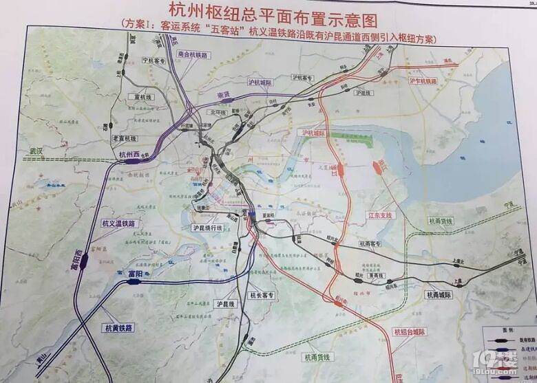 该感谢谁呢？地铁3号线站点就在蒙卡岸前