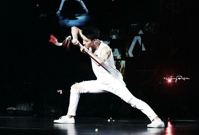 组图:十八班武艺!《真男》杨幂黄子韬齐上阵