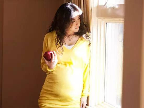 汤唯香港生下女儿,发朋友圈报喜!没想到刘烨激