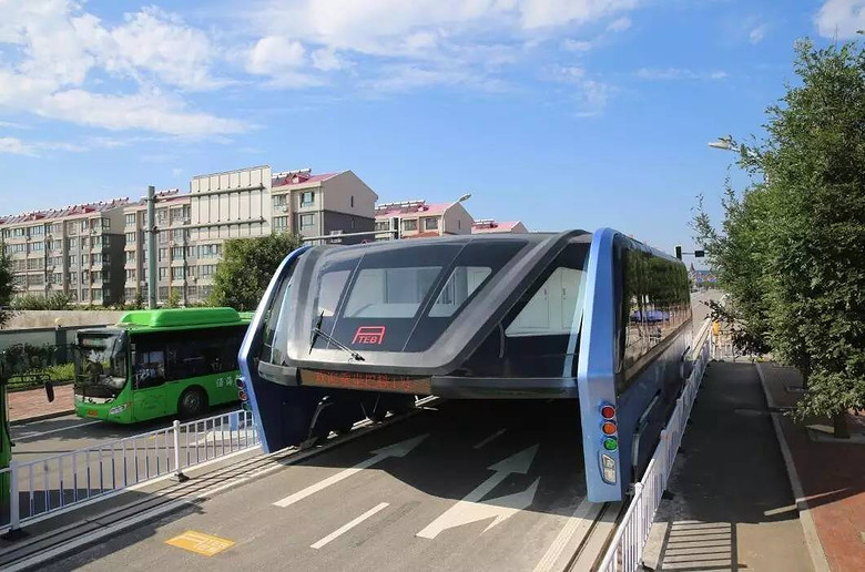 "不占"车道的超级巴士是梦想or幻想?有关巴铁的三个疑