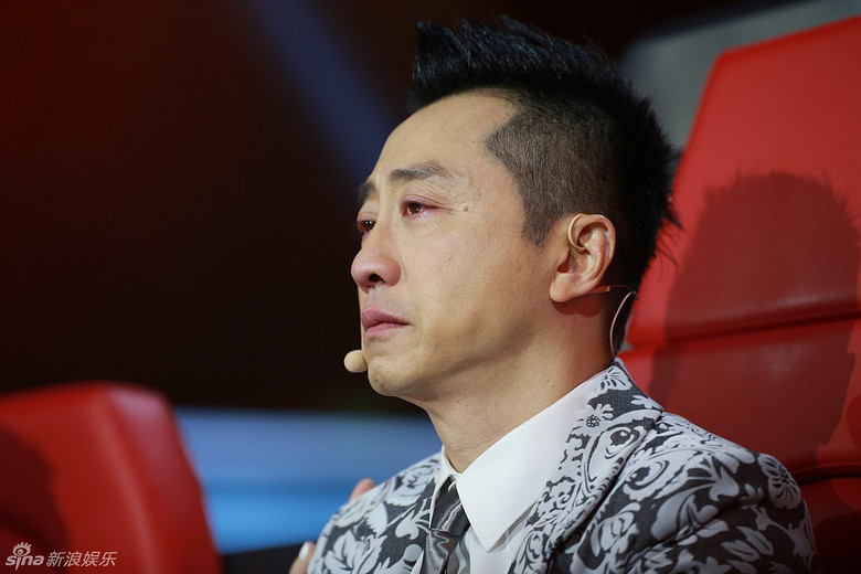 组图:哈林失控老泪纵横 范晓萱抚肩贴心安慰