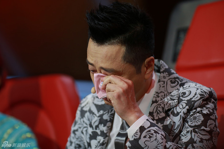 组图:哈林失控老泪纵横 范晓萱抚肩贴心安慰