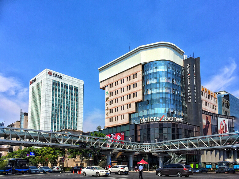 庆春路延安路口的蓝天