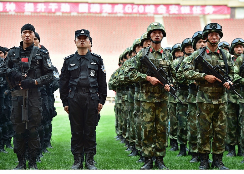 点赞!颜值高英语好 据说最近杭州警察实力圈