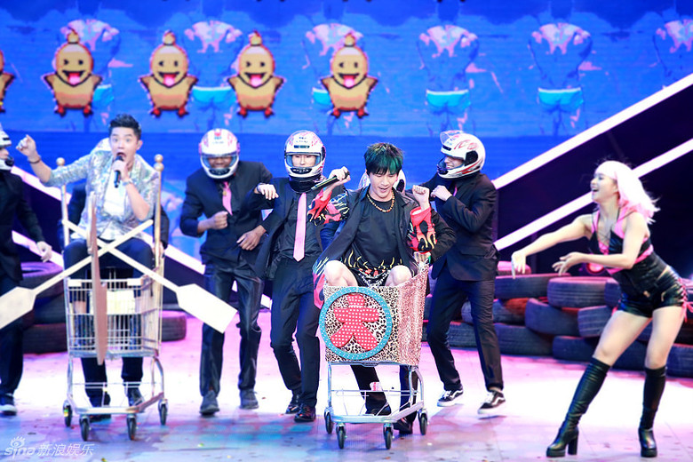 组图:《盖世》收官!大张伟携手凤凰传奇造神曲