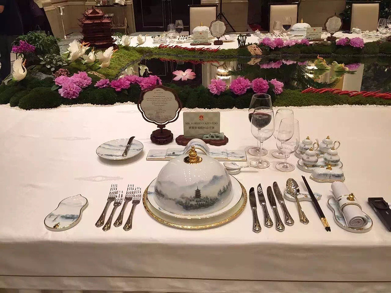 【实拍g20晚宴现场】龙井虾仁,松子鳜鱼.餐桌的细节更让