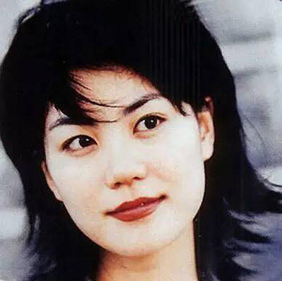 李小璐王菲IU,即使塌鼻子也照样美上天!-八卦绯