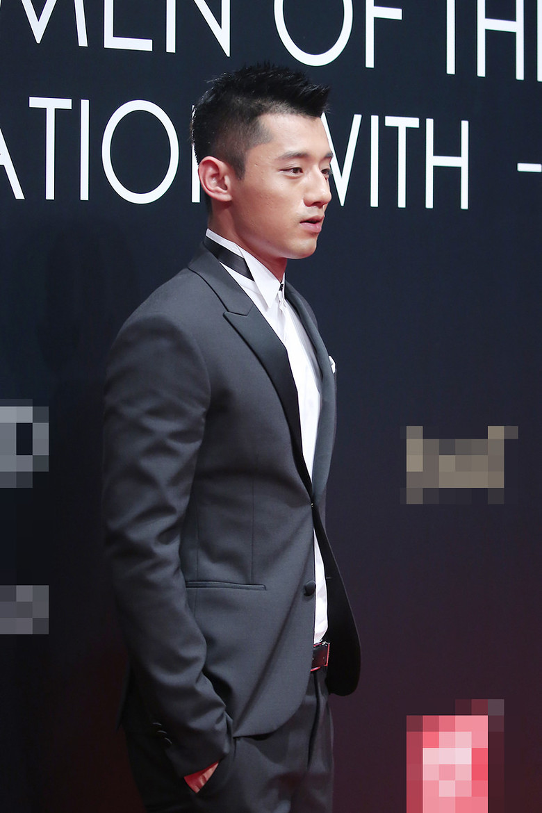 张继科与低胸奚梦瑶挨头 称两个人要开心