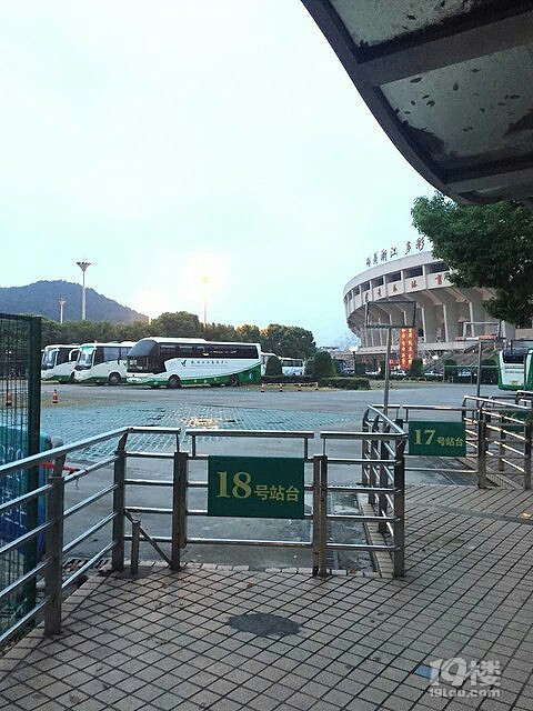 武林门民航售票处和黄龙旅游集散中心开往浦