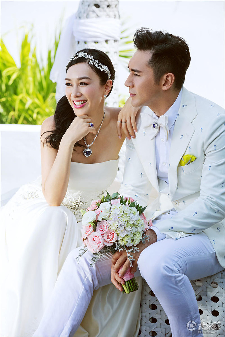 钟丽缇婚纱照曝光 深v裙大秀性感事业线-谈婚说嫁-结婚大本营-杭州