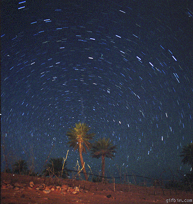消息 城事 帖子从地球看太空 延时摄影记录下的 美丽星轨是这样旋转的