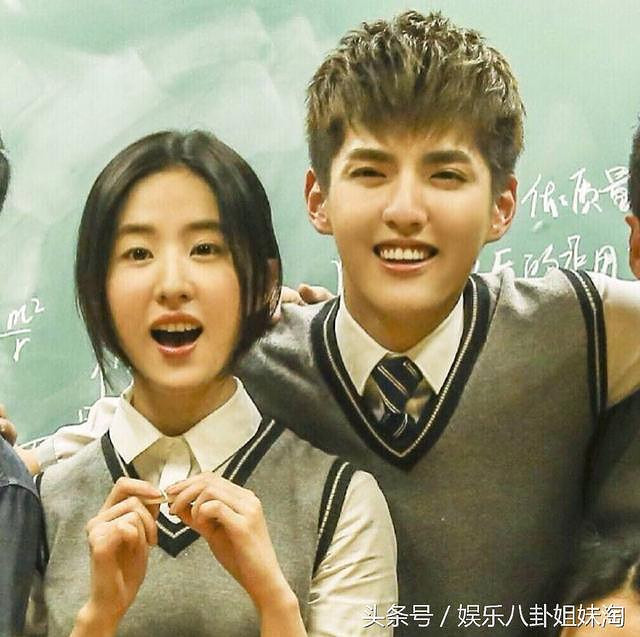 她以"吴亦凡的好朋友"标榜自己,大家猜来猜去她就是刘亦菲