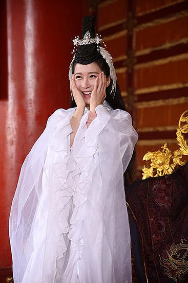 《疯狂天后》今日开播 白莲花周奕彤上线-大