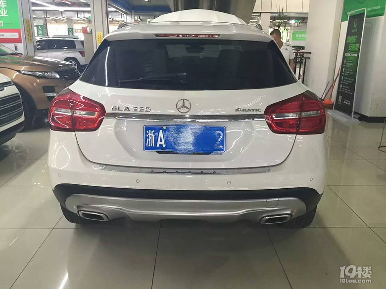 一年准新车 奔驰小越野