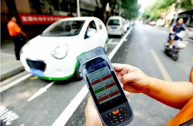 周四起,武汉路边停车试行收费!11月1日正式收