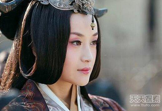 秦始皇的父亲秦庄襄王姓嬴名子楚,他的母亲夏太后才是秦始皇的祖母