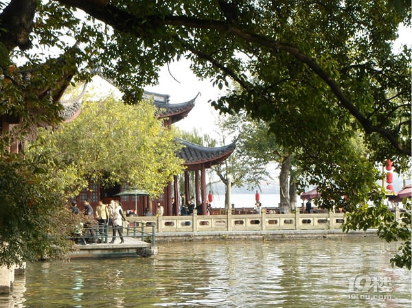 云水光中亭旅游攻略——西湖边的文娱地